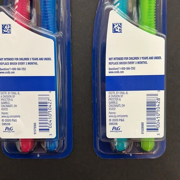 Oral-B Bacteria Blast Toothbrushes NWT - Picture 3 of 4